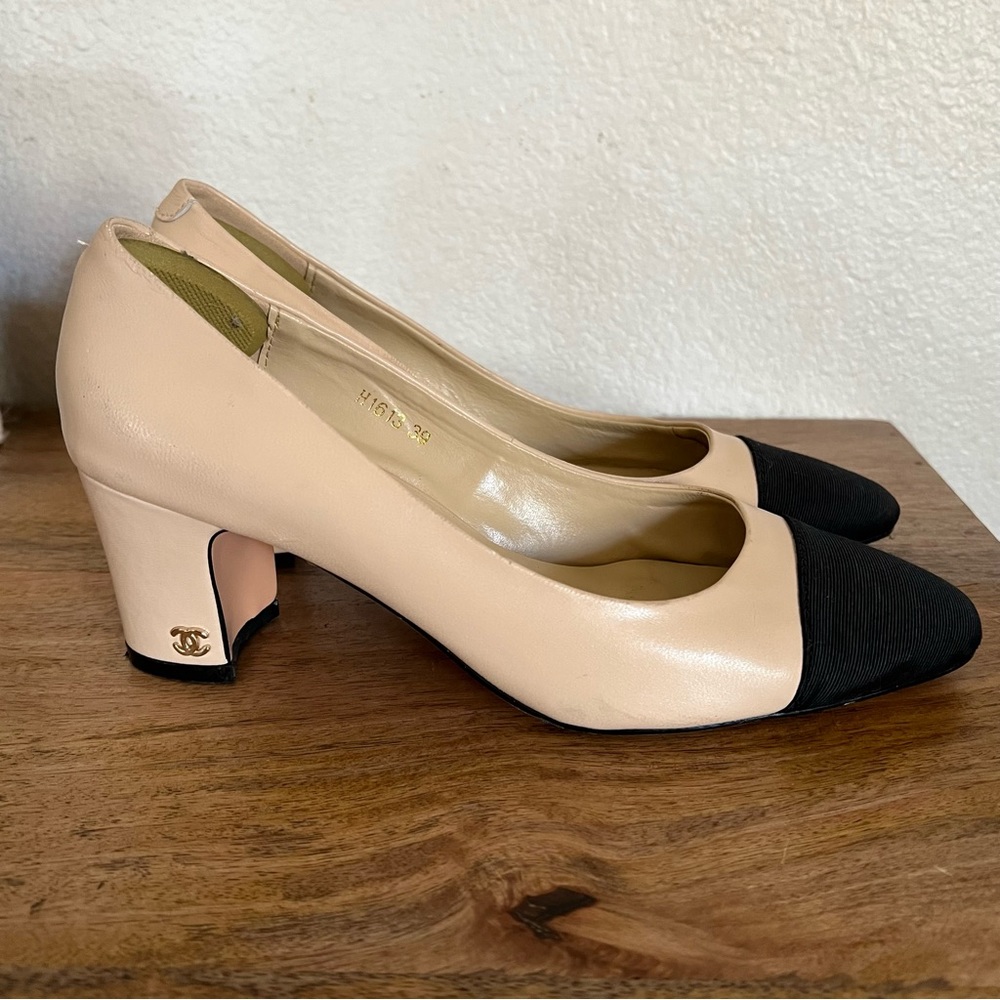 Chanel Beige Black Cap Toe Leather Patent CC Block Heels Pumps Size 9
